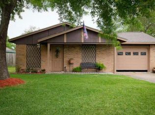 622 N 13th St, La Porte, TX 77571