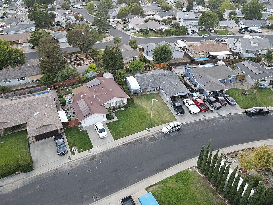 1st image of 104 Carlton Ave