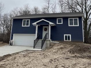 910 Garity St, Jefferson, WI 53549