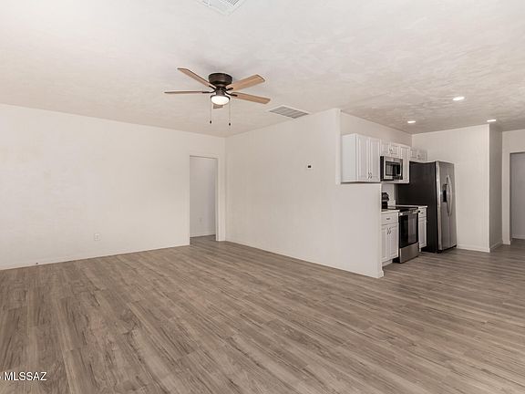 4th image of 3655 S Belmar Ave
