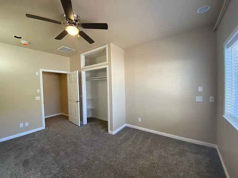 1045 N Canyon St — Photo 12