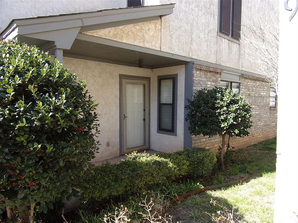 1st image of 18 Crossroads Dr