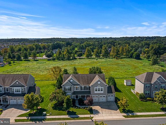 2nd image of 909 Ash Farm Way