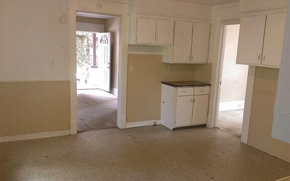 4th image of 8125 Maryland Ave