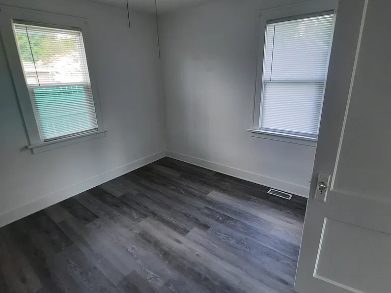 1222 N Prairie Ave — Photo 1