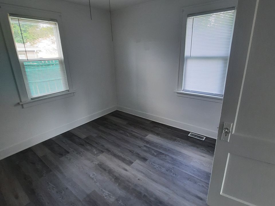 1st image of 1222 N Prairie Ave