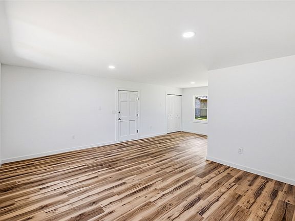 5th image of 417 Westwood Dr