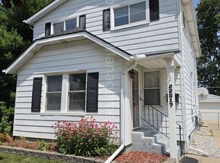 22017 Rosedale St, Saint Clair Shores, MI 48080