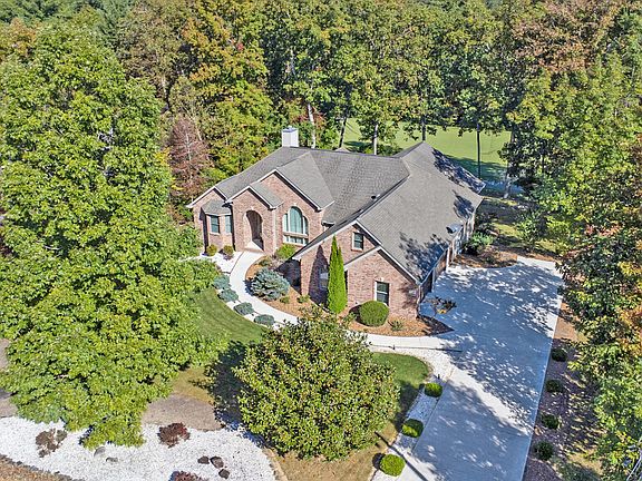 4th image of 130 Leyden Dr