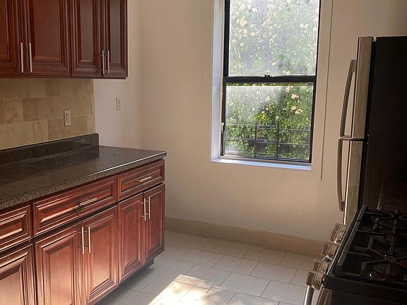 2nd image of 260 Valentine Ln APT 2G