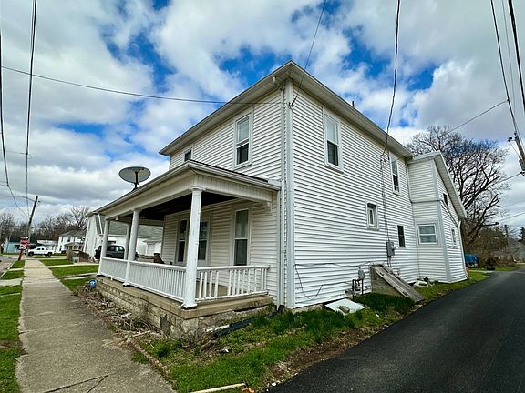 3rd image of 219 Gordon St