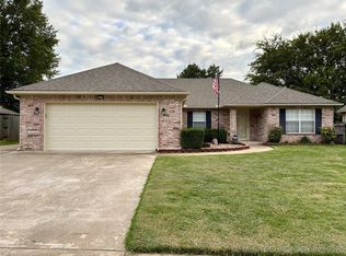 4421 W Vandalia St, Broken Arrow, OK 74012
