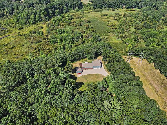 3rd image of 685 N Brooks Rd