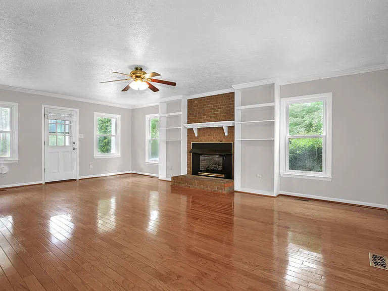 853 Foxcroft Dr — Photo 7