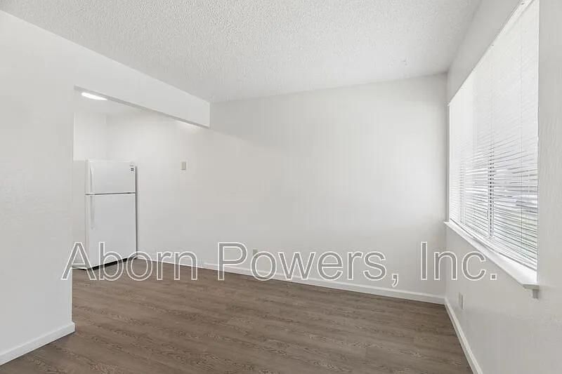 Building Photo - 2807 & 2813 Manor Dr #2807