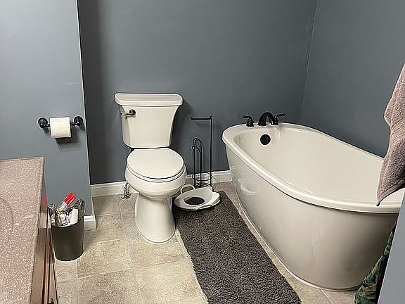 Main floor bath 