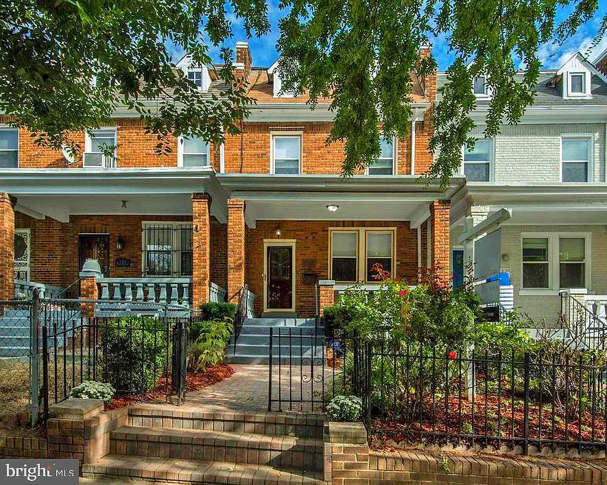 1327 Trinidad Ave NE photo 1