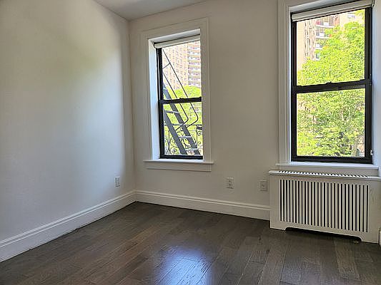 5th image of 560 W 126th St APT 3C