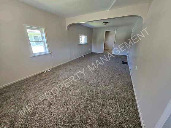 3rd image of 3911 Webber St