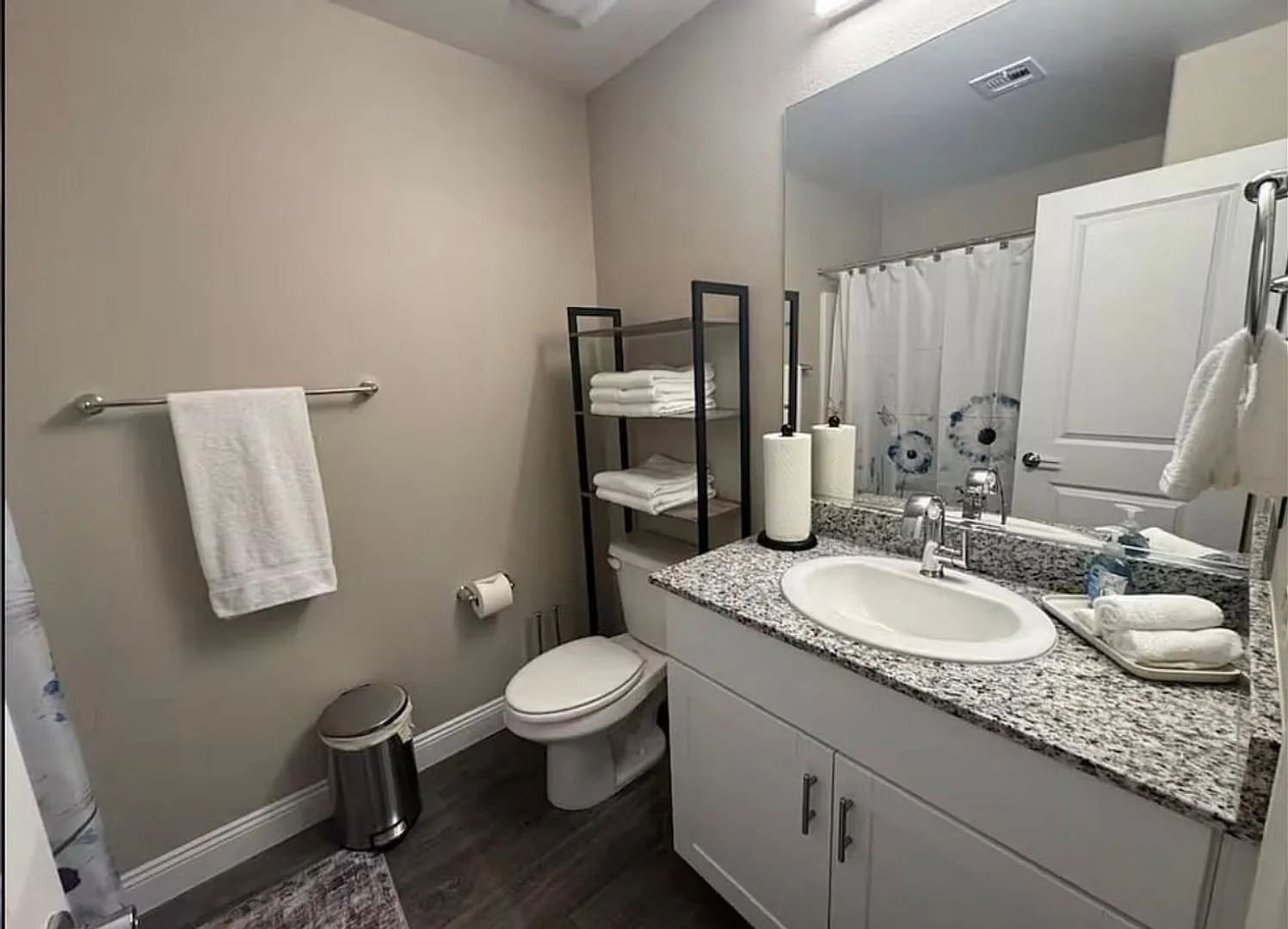 Charming 3BR Townhome in Las Vegas — Photo 4
