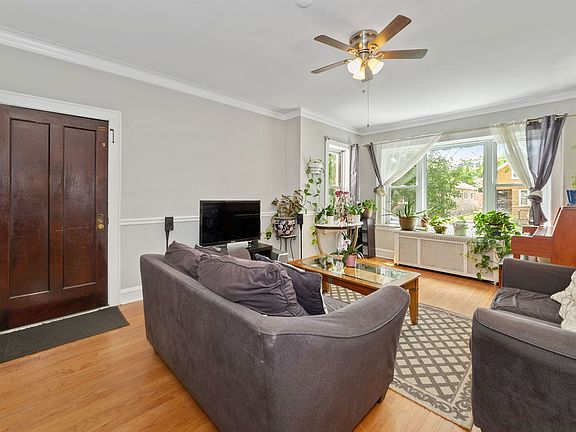 4th image of 4128 W Oakdale Ave