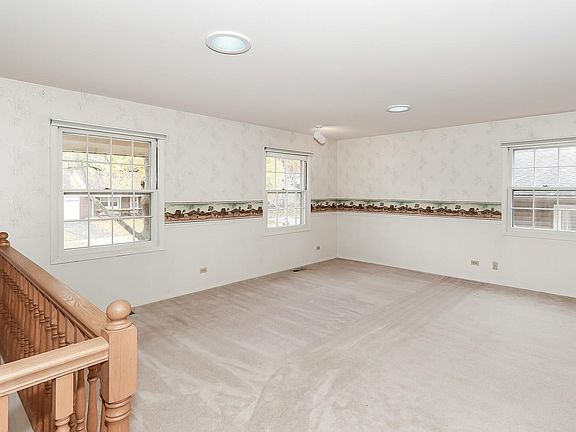 5th image of 445 Regent Dr