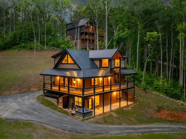 2176 Spurling Rd, Sevierville, TN 37862