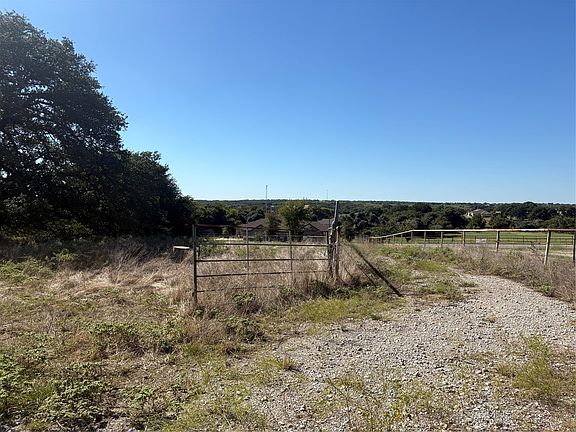 2nd image of 104 Russell Bend Rd