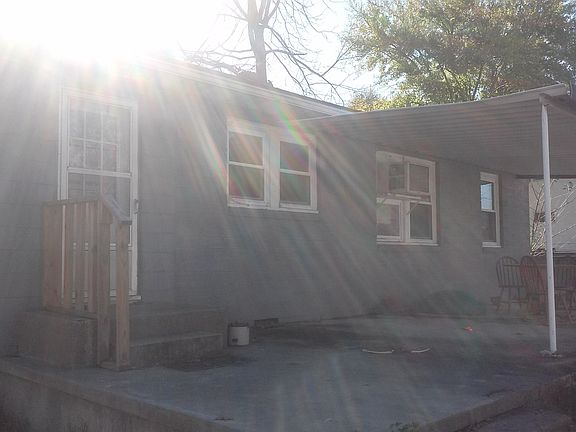 2nd image of 405 Oak St #405