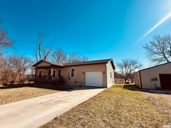 102 N Laury St, Odin, IL 62870