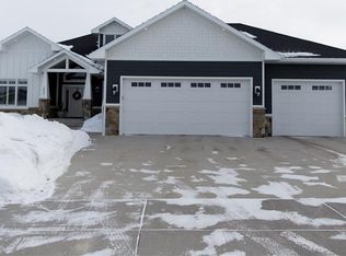 3423 Chisholm Trl, Bismarck, ND 58503