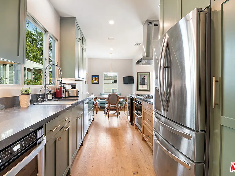 8021 Blackburn Ave #U — Photo 19
