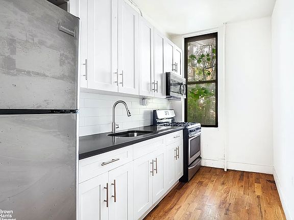 3rd image of 177 Jefferson St Fl 3