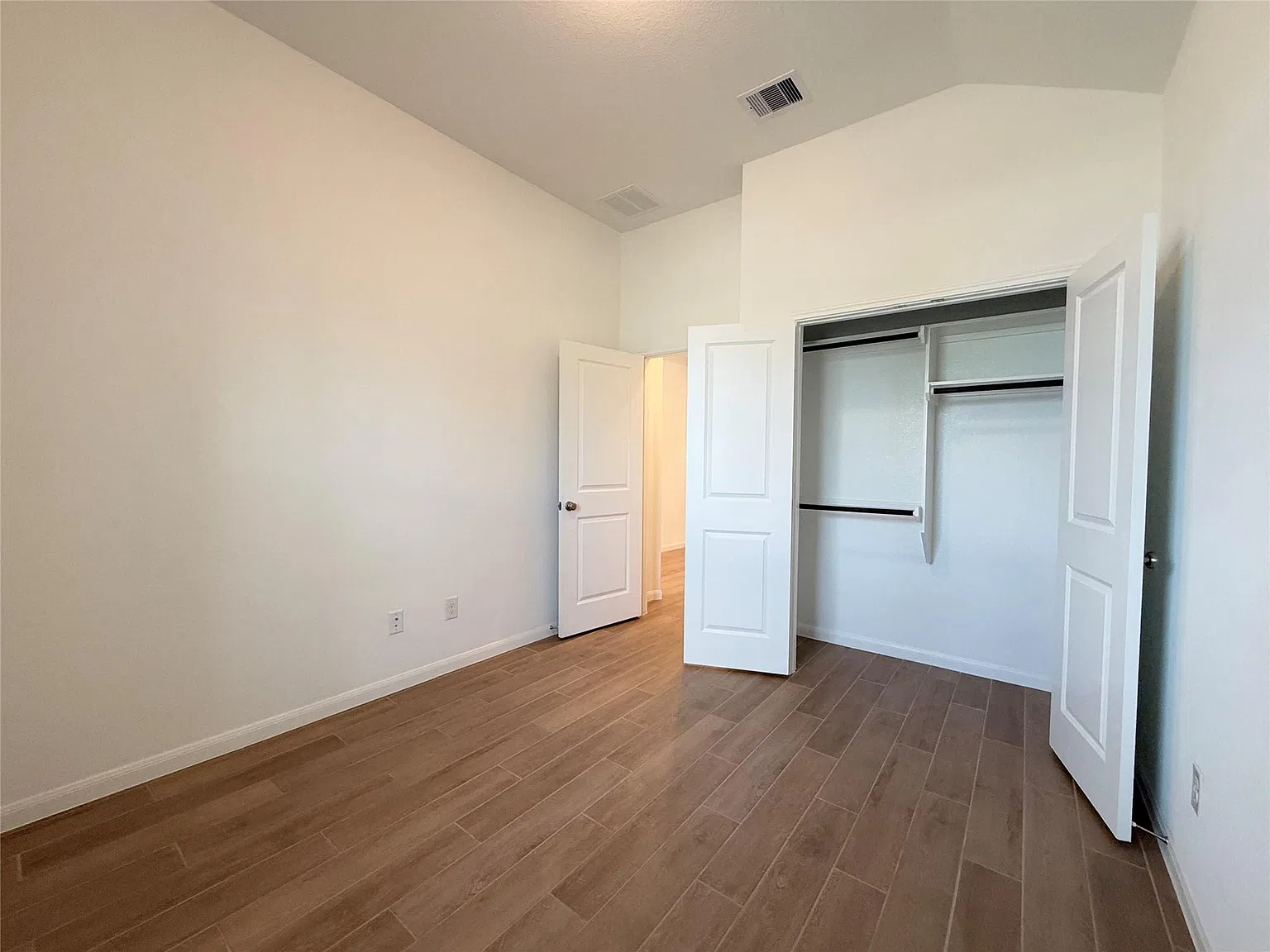 3 bed, 2.0 bath, 1725 sqft, $2,600 — Photo 4