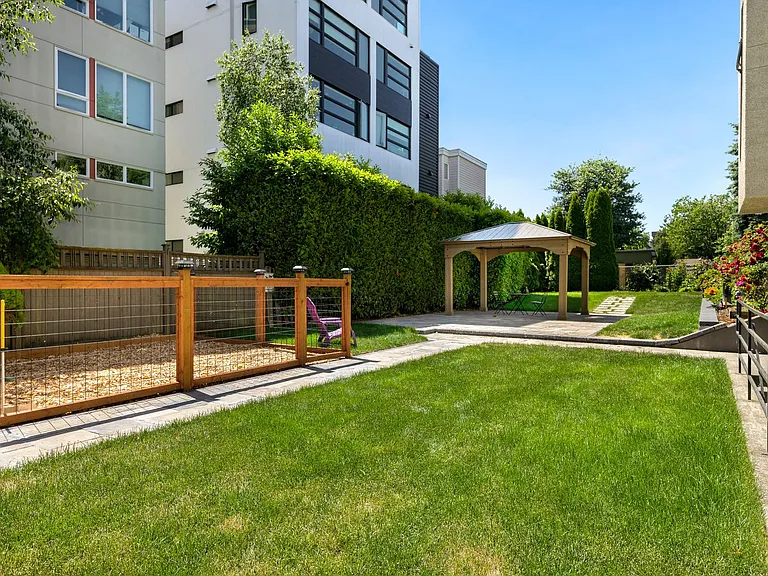 Belcourt Apartments — Photo 15