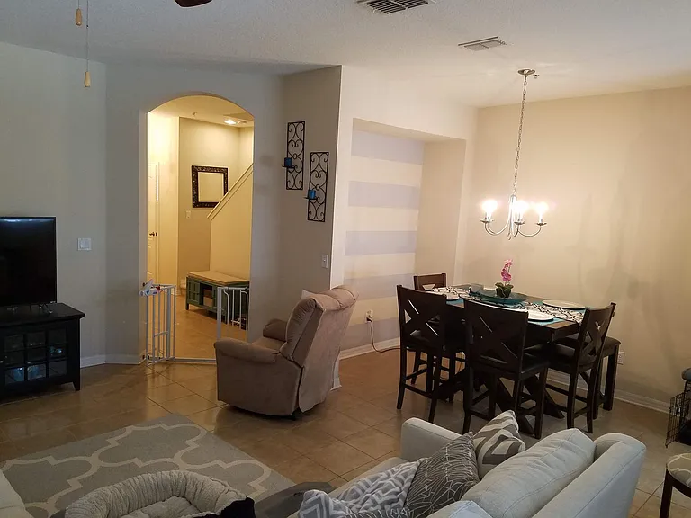 1394 Grantham Dr — Photo 2