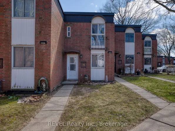 6476 Huggins St #25, Niagara Falls, ON L2J 1G9