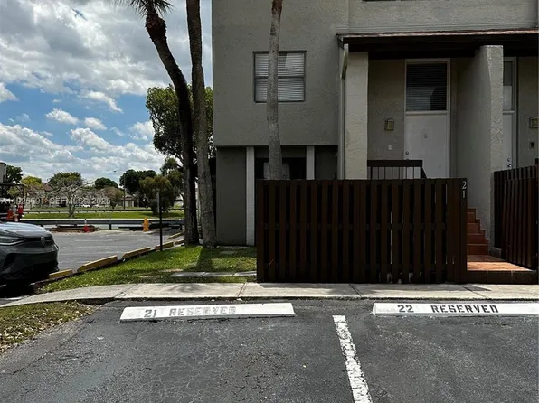 10000 NW 9th Street Cir, Miami, FL