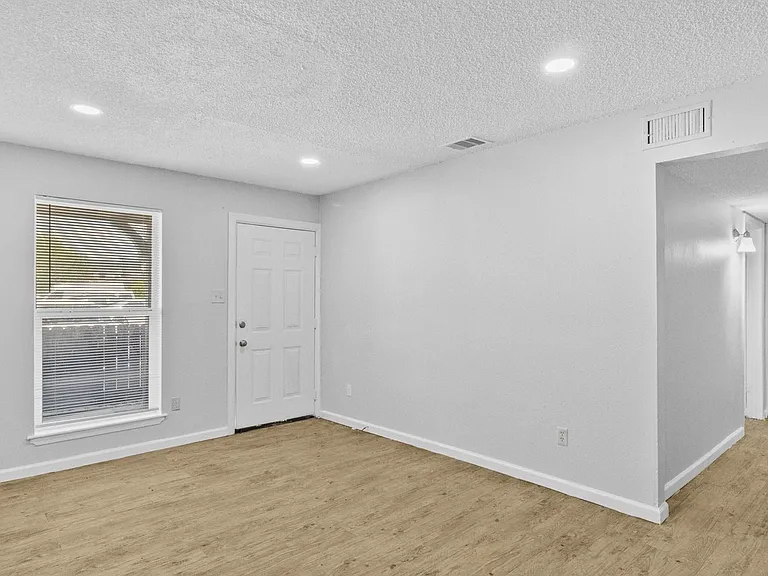 1665 Northwood St — Photo 3