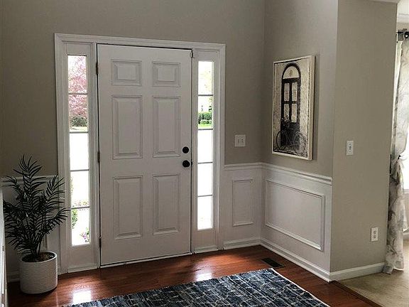 3rd image of 2406 Summit Dr