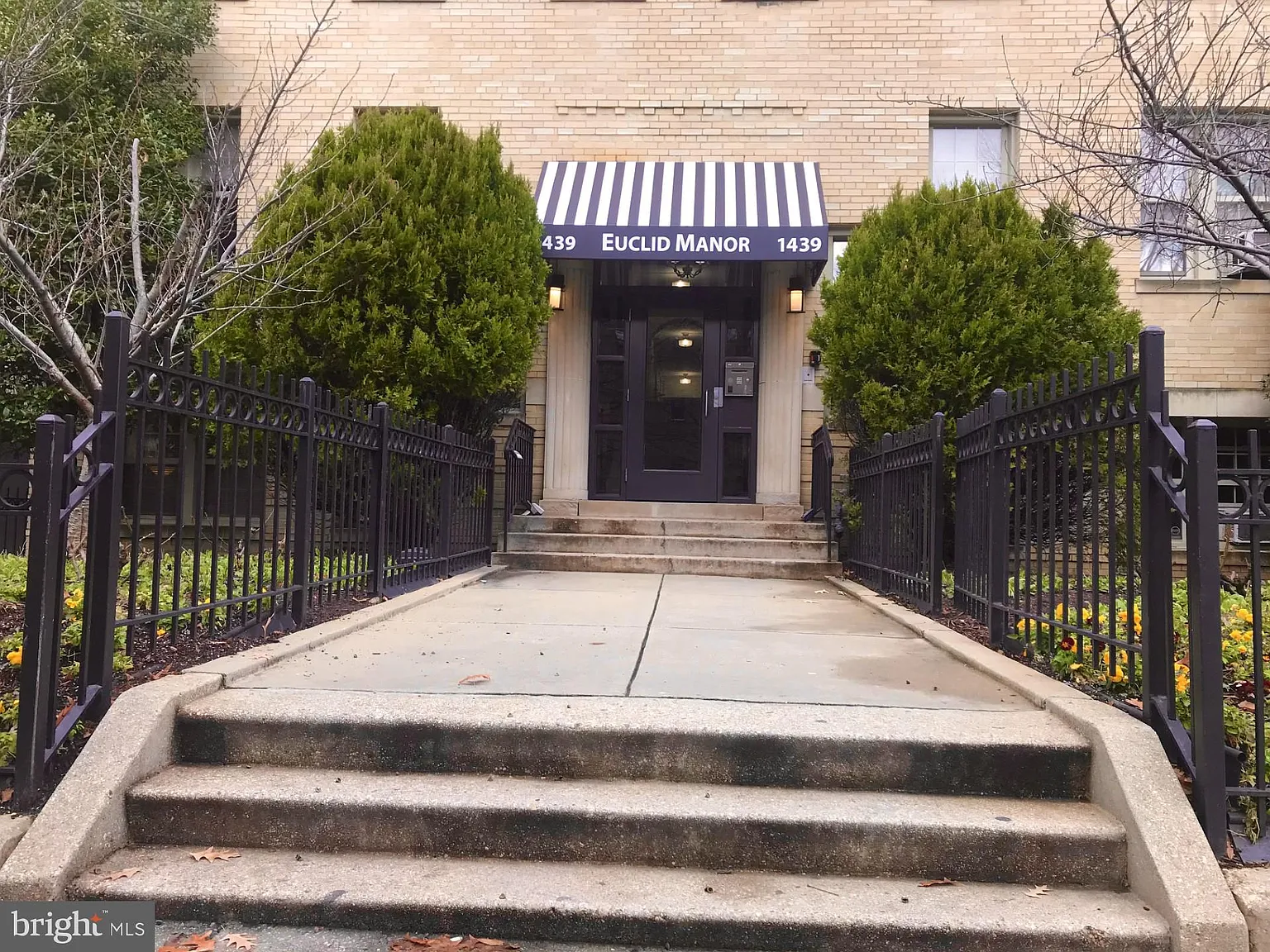 Columbia Heights — Photo 1