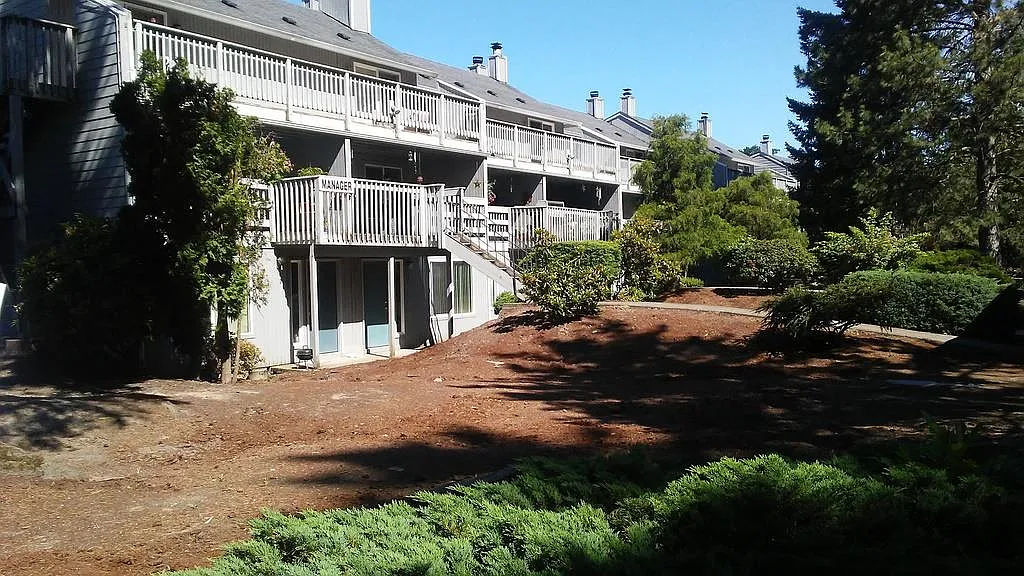 Hallmark Apartments — Photo 2