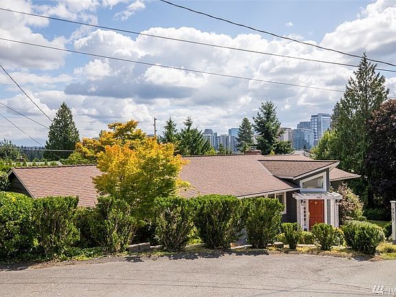 2nd image of 9917 NE 16th Pl
