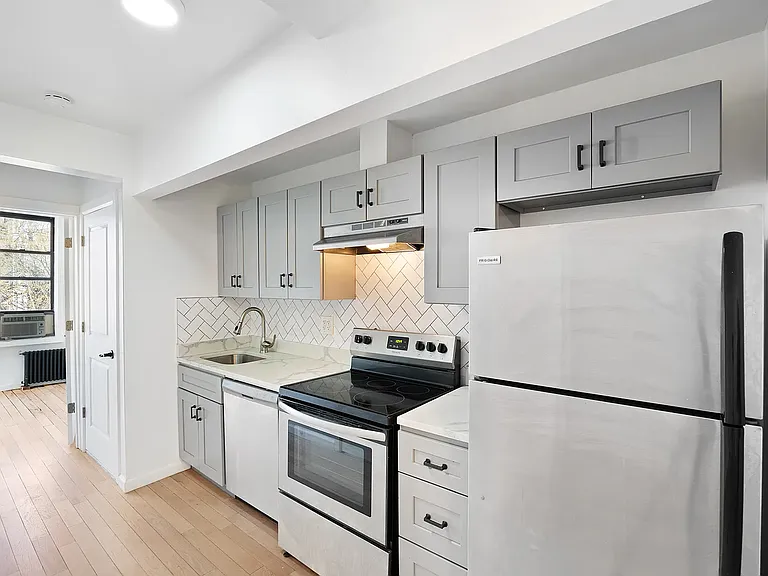 116 Bedford Ave #3L — Photo 8
