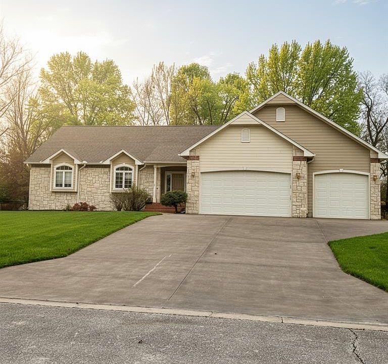 1st image of 707 Deer Trail St.