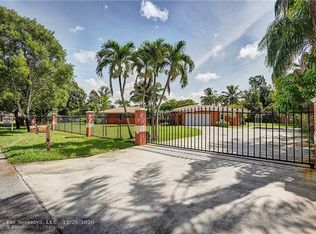 120 N Hibiscus Ct, Plantation, FL 33317