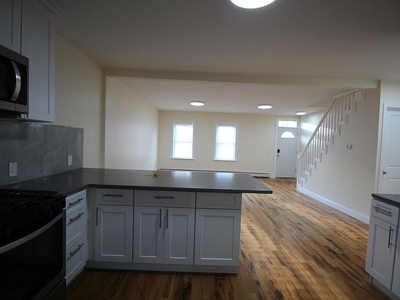 4th image of 33 S 2nd Ave