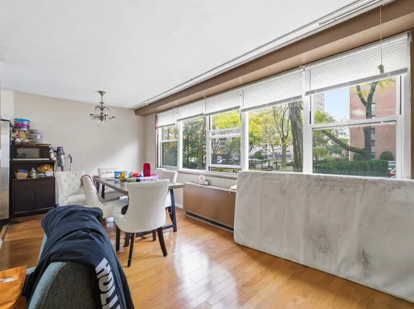 201 Saint Pauls Avenue image 5 of 19