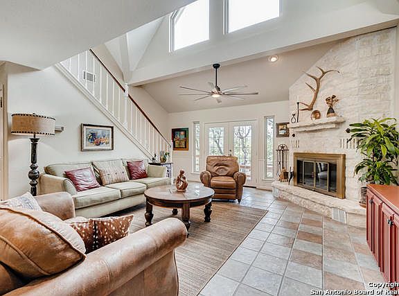 5th image of 328 Lake Side Cir