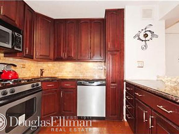 3rd image of 300 Cathedral Pkwy #3C